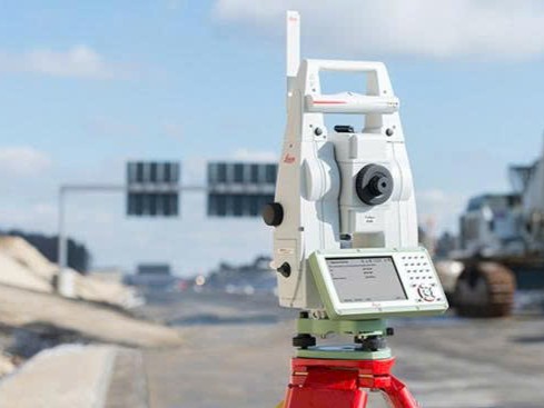 Giá máy toàn đạc Leica bao nhiêu? Bảng giá theo từng dòng máy 2026 Máy toàn đạc Leica TS13